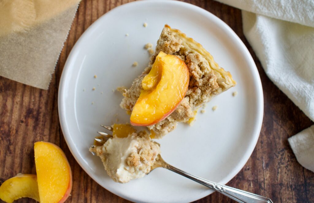 gluten free and dairy free peach crumble cheesecake