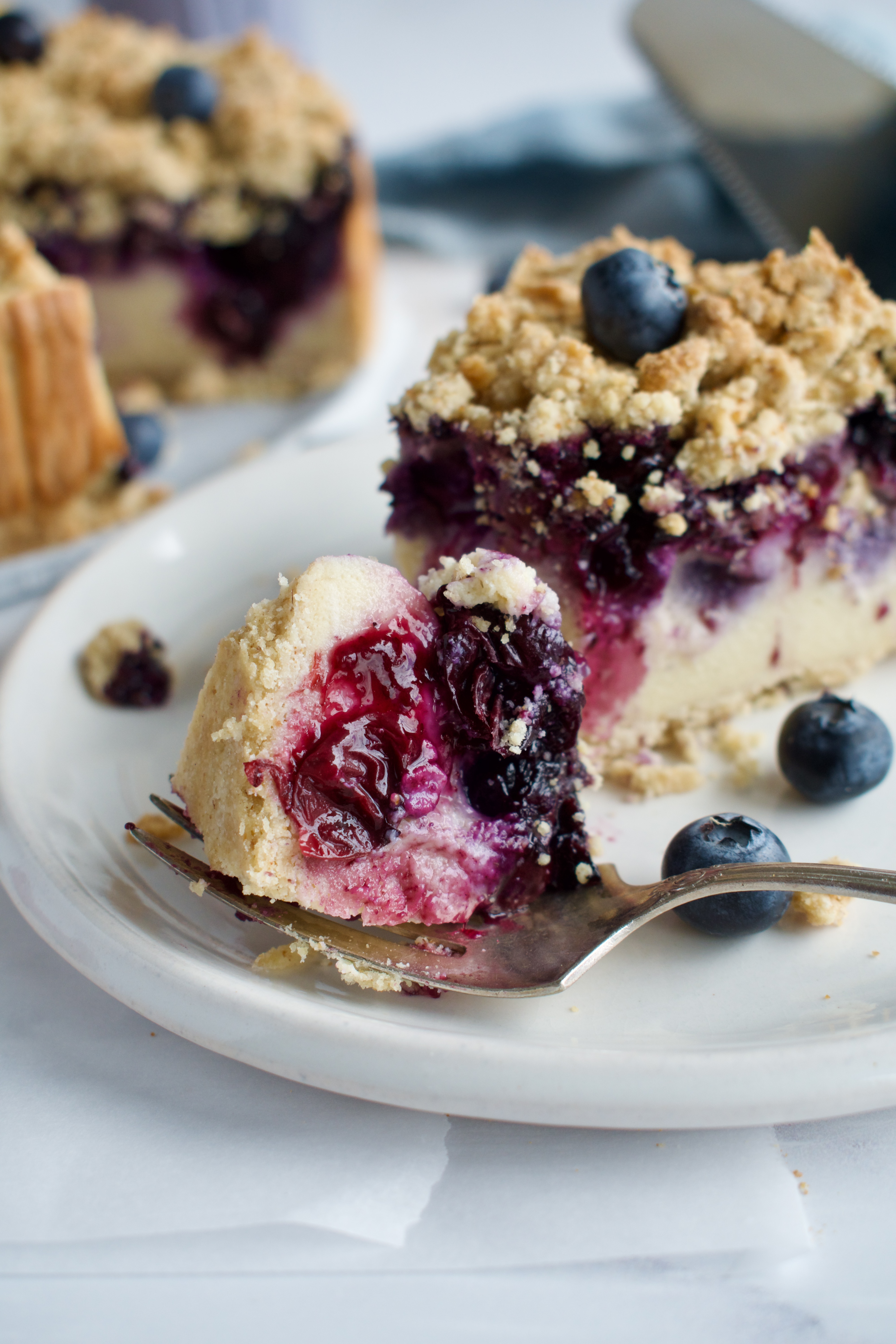 gluten free and dairy free blueberry crumble cheesecake