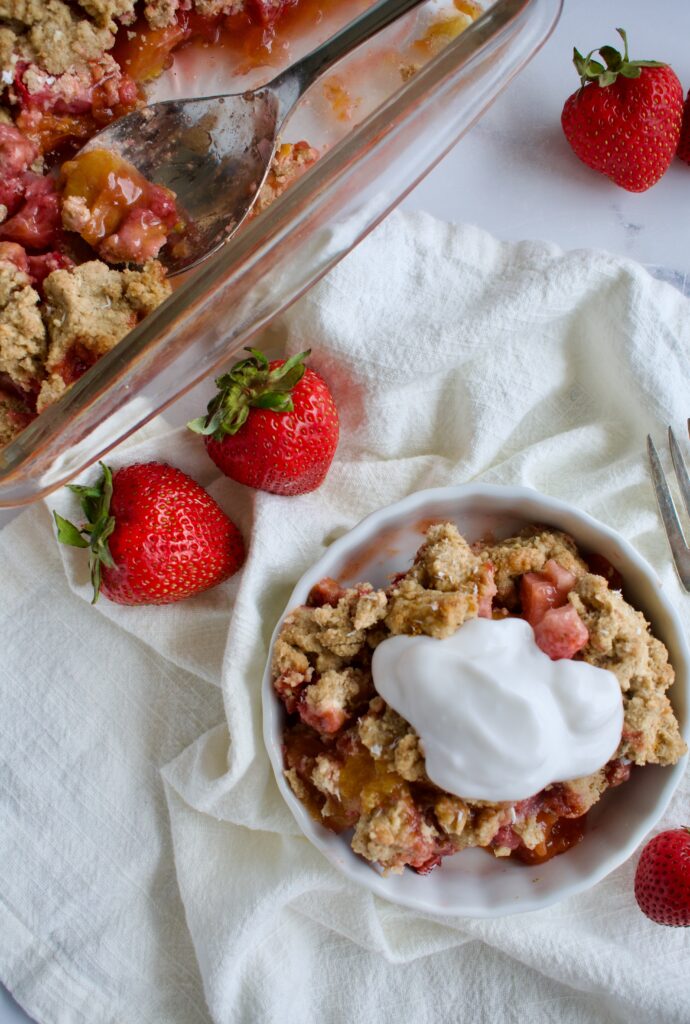 gluten free and paleo strawberry peach crumble