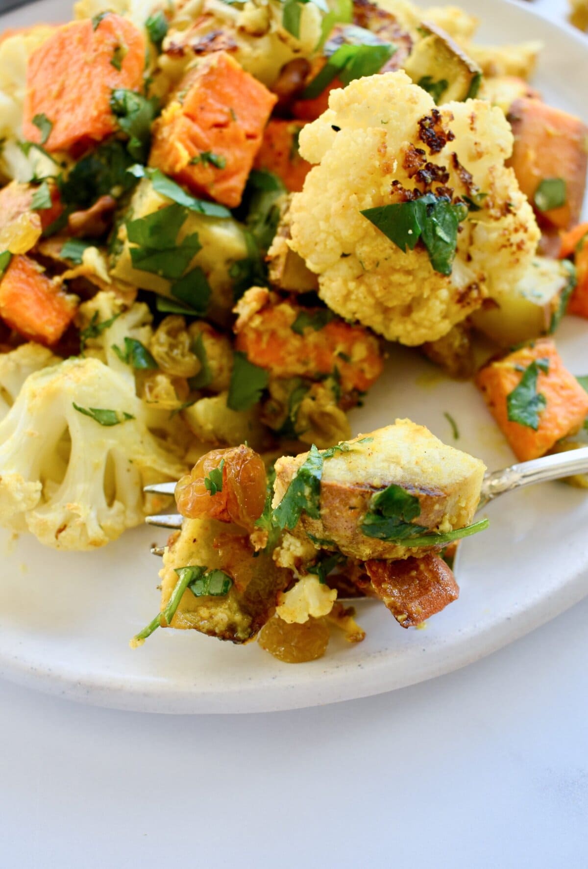 vegan roasted cauliflower and sweet potato salad