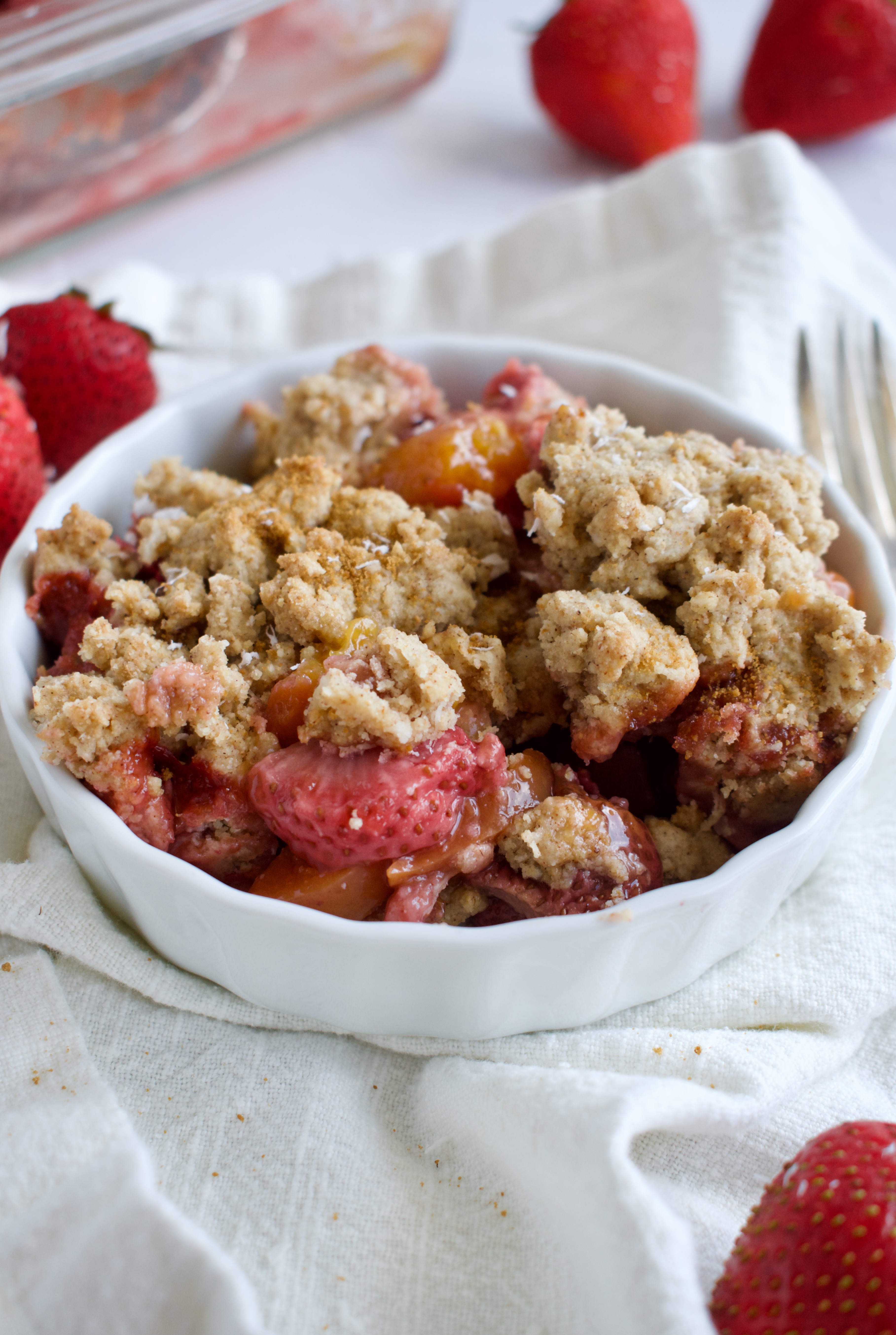 gluten free and paleo strawberry and peach crumble