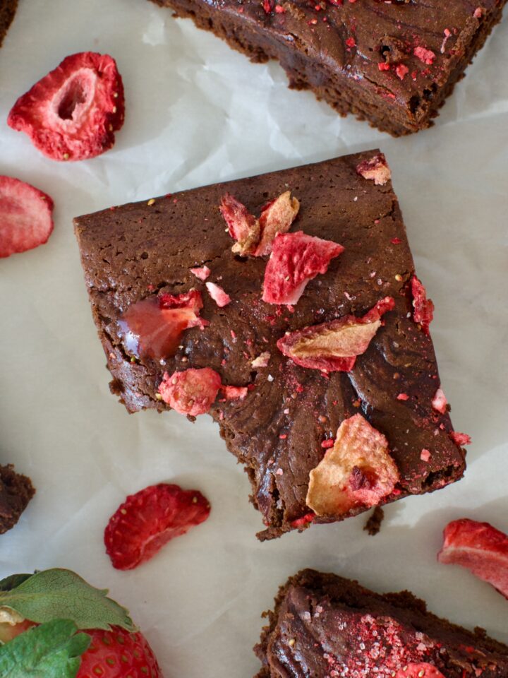 healthy gluten free strawberry swirl brownies