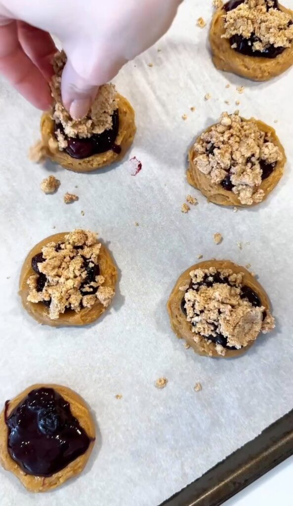 how to make gluten free blueberry crumble cookies