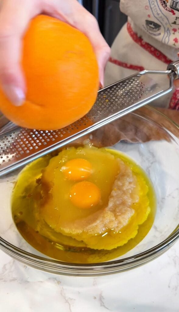 how to make gluten free carrot crumb cake