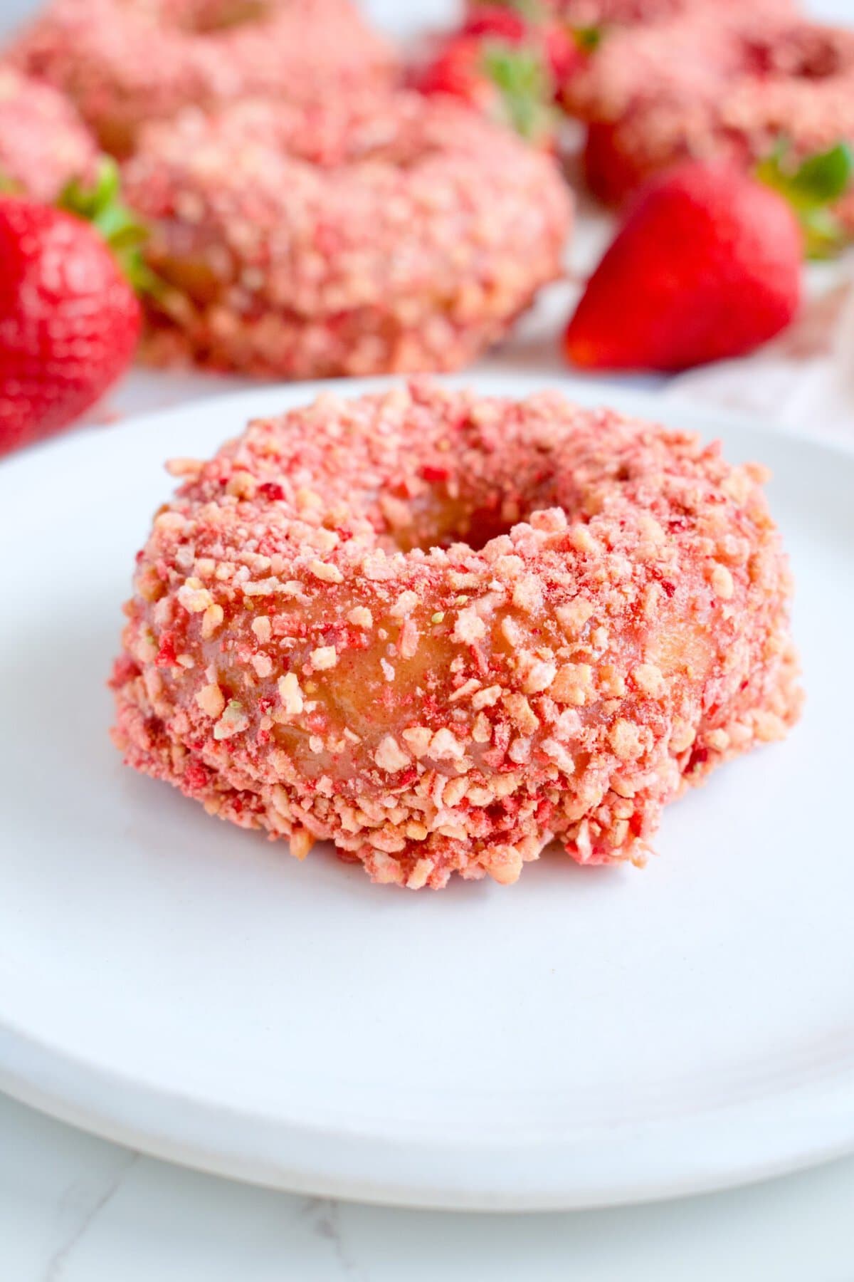 gluten free baked strawberry crunch donuts