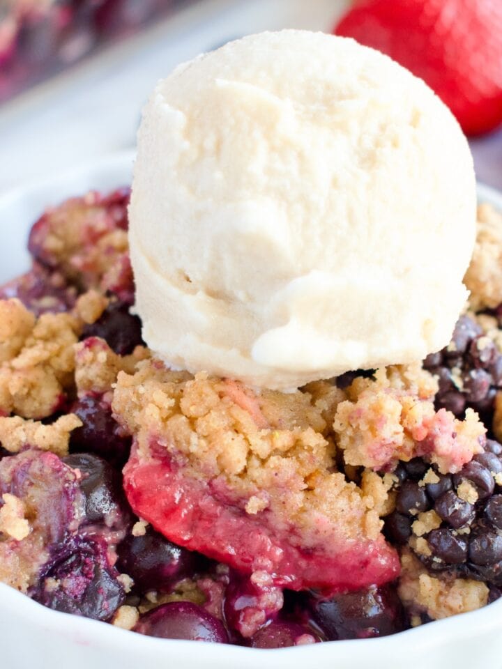 gluten free vegan mixed berry crumble